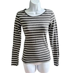 ✨3 for $18✨ Women’s Grey and White Striped Long Sleeve Top